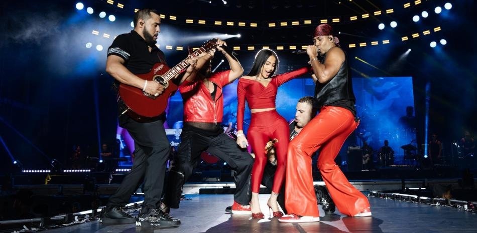 Aventura completa tercer concierto consecutivo en el Estadio Olímpico con Yailin incluida