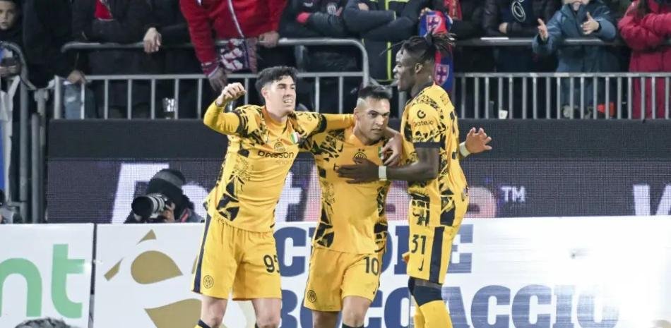 El campeón Inter de Milán gana en Cagliari y empata con Atalanta en la cima de la Serie A de Italia
