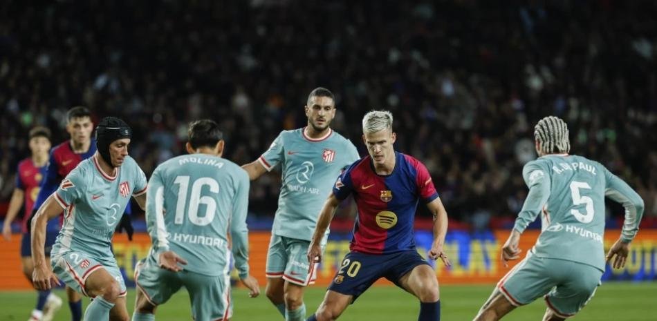 La Liga española impide al Barcelona inscribir a Olmo para lo que resta de temporada