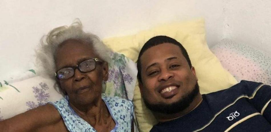 Lápiz Consciente explica por qué decidió no asistir al funeral de su abuela