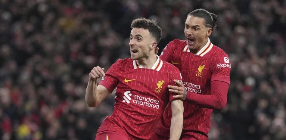 Liverpool empata con 10 hombres ante Fulham en la Premier League