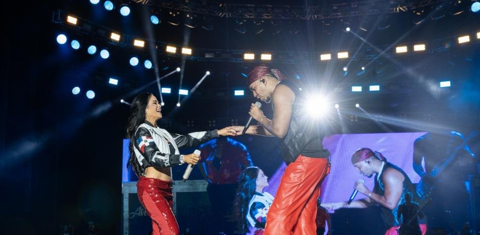 Luego de casi cinco años sin subir a los escenarios del país, Natti Natasha se reencuentra con Dominica gracias a Aventura.