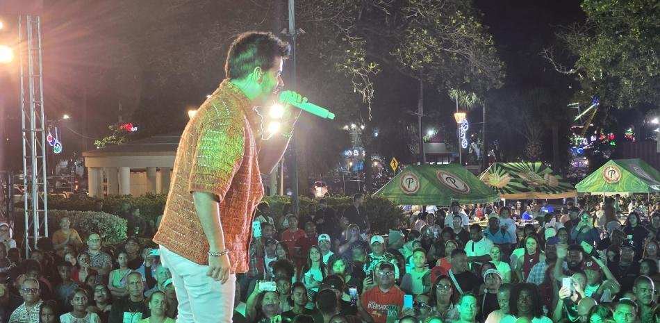 Merengueros famosos y miles de ciudadanos celebran “Con música en plena ciudad”