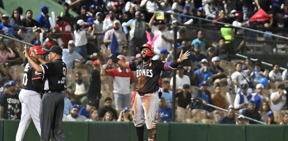 Caminero coquetea con el ciclo y los Leones del Esgido dominan a Tigres del Licey