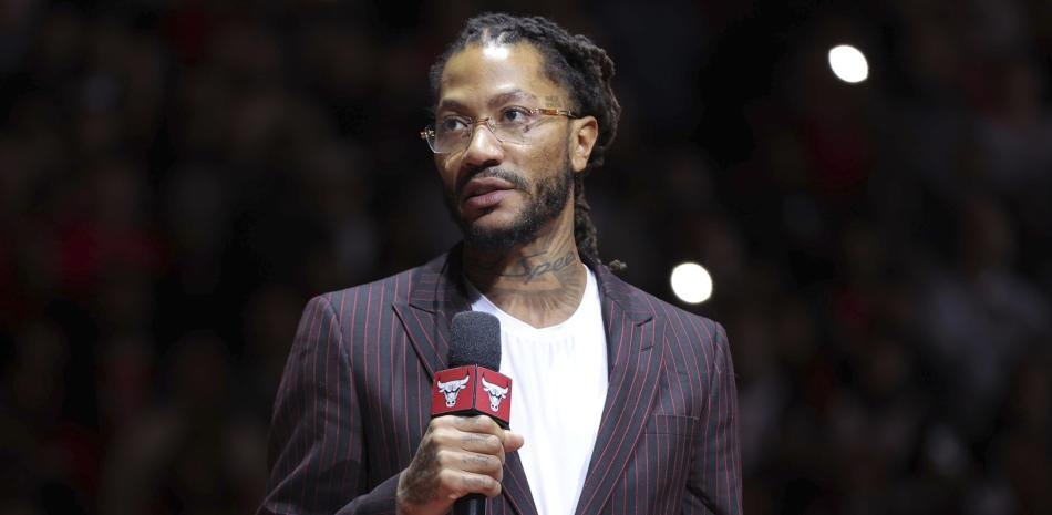 Los Chicago Bulls rinden homenaje a Derrick Rose, uno de sus hijos más ilustres