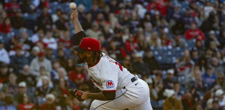 Carlos Santana conecta H4, Saves de clase y los guardianes trazan y cortan la racha de Angeline