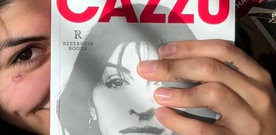 Cazzzu debuta como escritor y libro "Perreo, cambio"