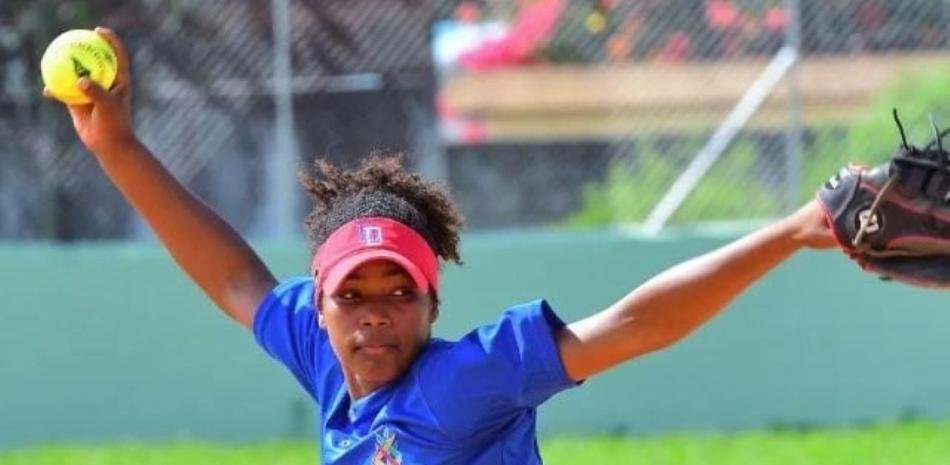 Anyela Gómez domina desde la caja y los triunfos dominicanos en la Copa Panamericana de Softbol