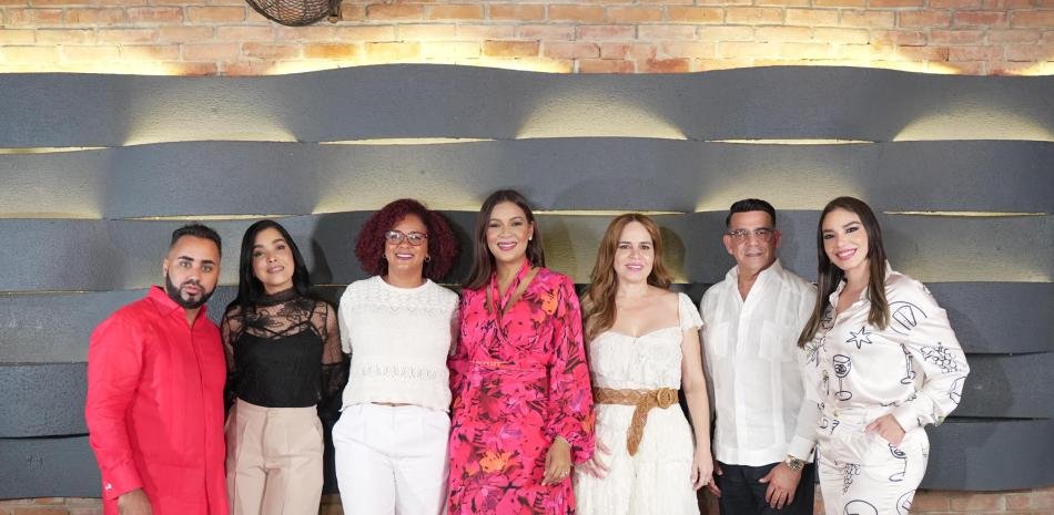 Hony Estrella, Bray Valgas, Brenda Sánchez y la Sra. Álvarez