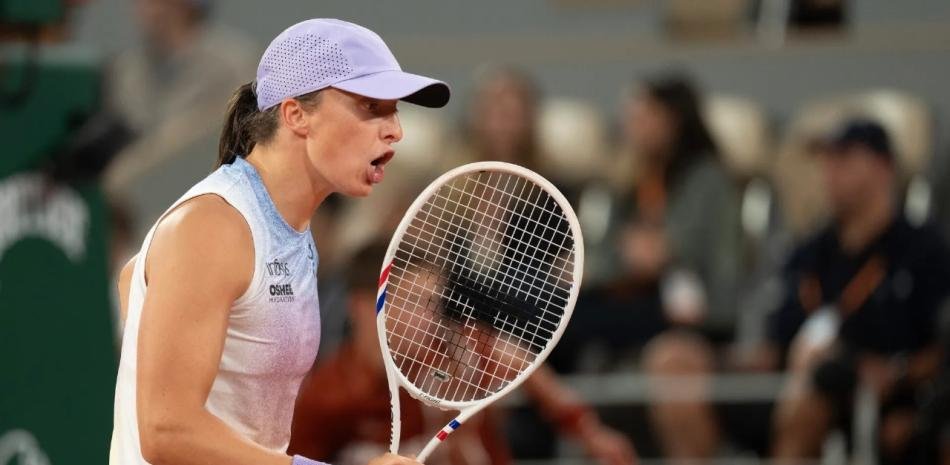 IGA Swiatek barre Jasmine Paolini en Hamburgo