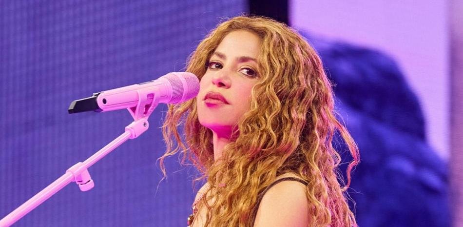 Shakira dice "Nada es doloroso en el artista" en lugar de eliminar contratos con boletos decorados