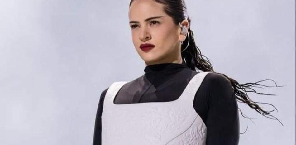 Después de que la invención no lo cubrió para no mostrar en Palestina, Rosalia se refiere al tema