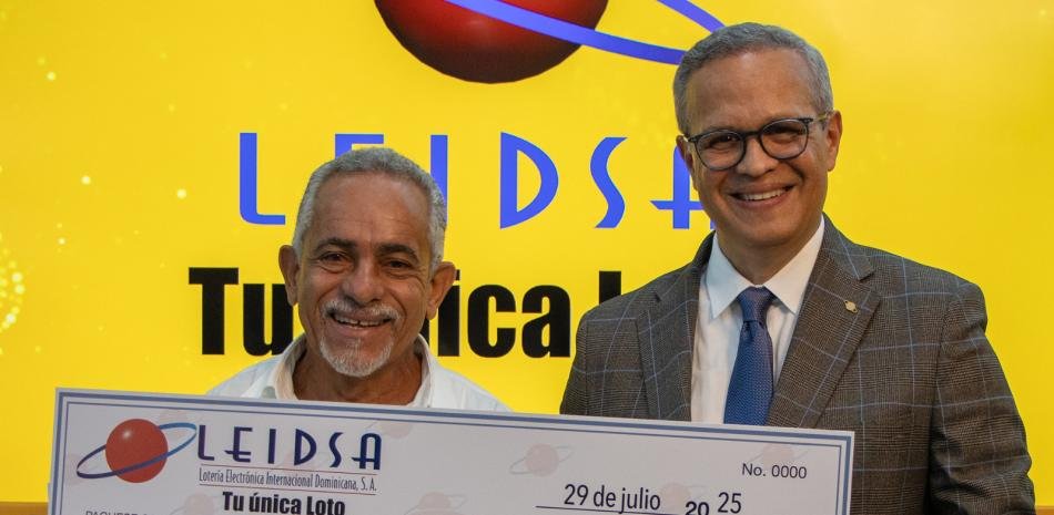 Leidsa entrega 37 millones al millonario número 489 del loto