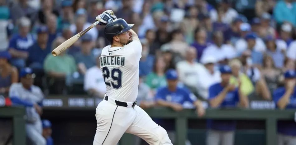 Raleight amplía la ventaja en el más grande con su jonrón 33 en Victoria de Marineros