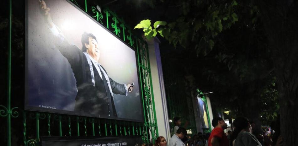 Homenaje al artista Juan Gabriel exhibe clientes mexicanos y extranjeros Ciudad Juárez