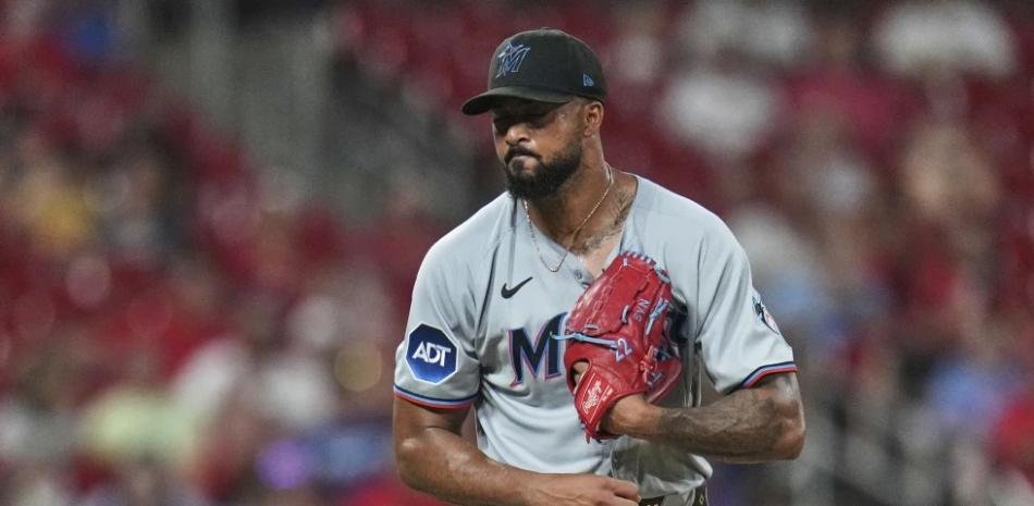 Sandy Alcántartara se lanza bien y los Marlins superan los 5-1 a los Mets