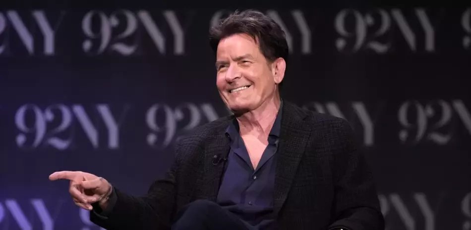Charlie Sheen es revelador y celibato en ocho años