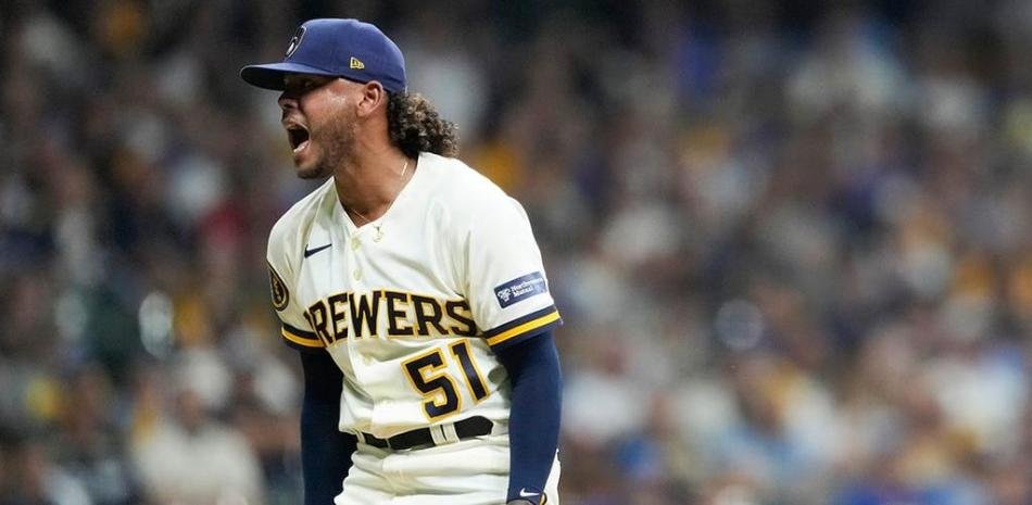Freddy Peralta alcanzó 29 boletos sin permitir carreras; Filis venció a los cerveceros