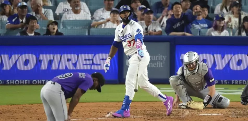 Teoscar Hernández da dos volantes, los Dodgers ampliaron dos juegos en su división